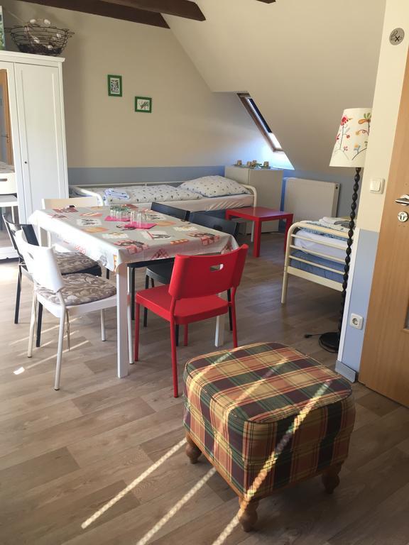 Vierbettzimmer mit Dusche